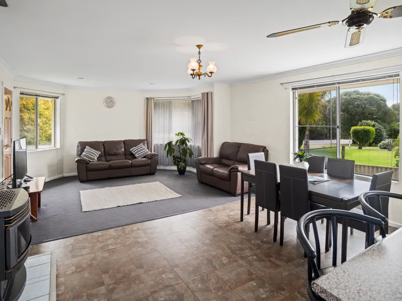 Recently renovated family home on 911 sqm block!