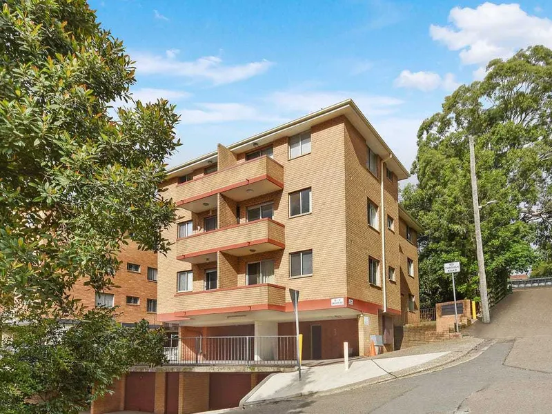 Renovated two bedroom unit in heart of Ryde !!!! Please contact Vivi on 0413 705 331 for inspection. 