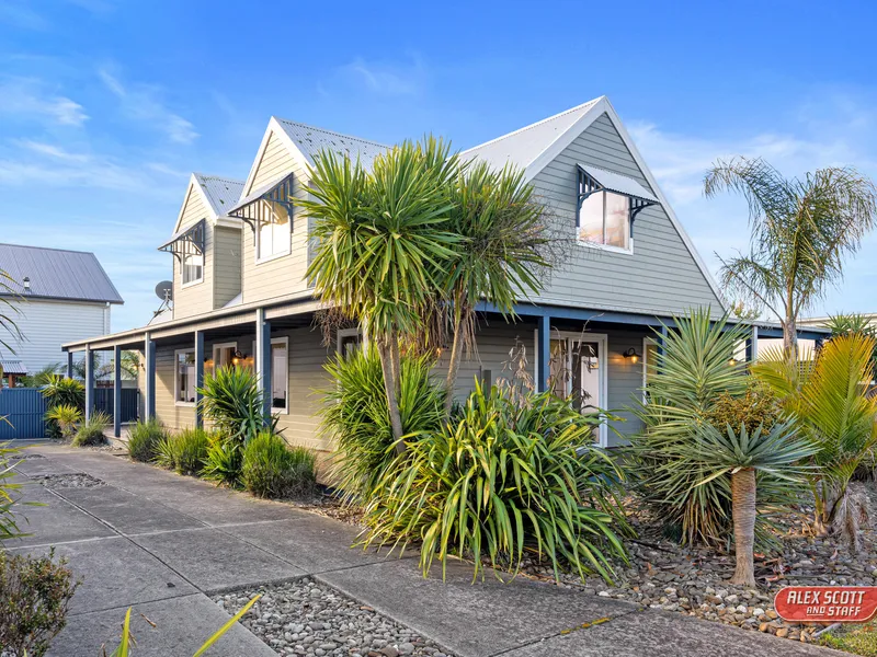 COUNTRY LIVING NEAR THE BEACH