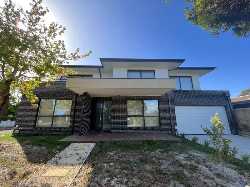 Brand New Luxury home with Stunning View in Doncaster East