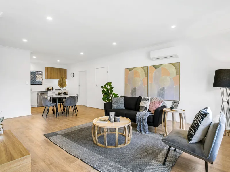 CONTEMPORARY AND IMMACULATE RENOVATION THROUGHOUT