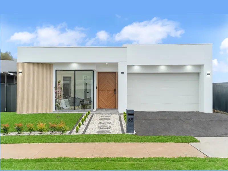 Crown of the Street - Architecturally design Luxury Living