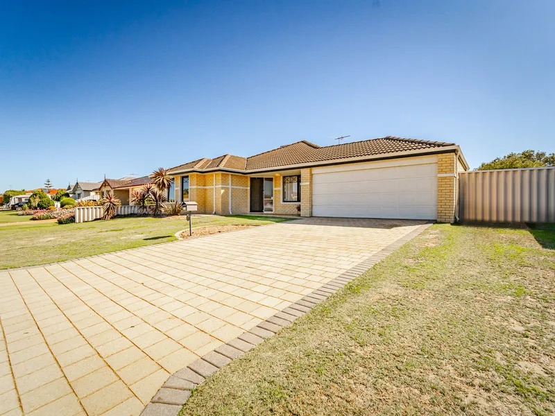 Fantastic Family Home Set Amongst Other Quality Properties in the Sought-After and Established Beachside Suburb of Port Kennedy!