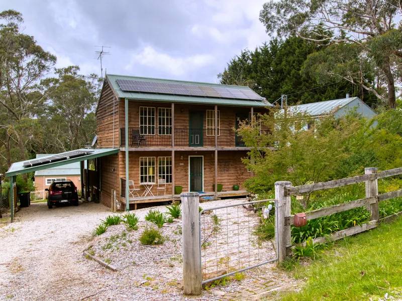 Unique Katoomba Opportunity.  2 Dwellings on Large 1270sqm Block