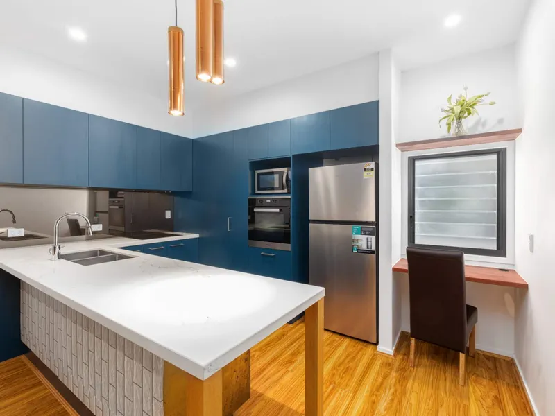 Spacious Executive townhouse apartment in the heart of West End.