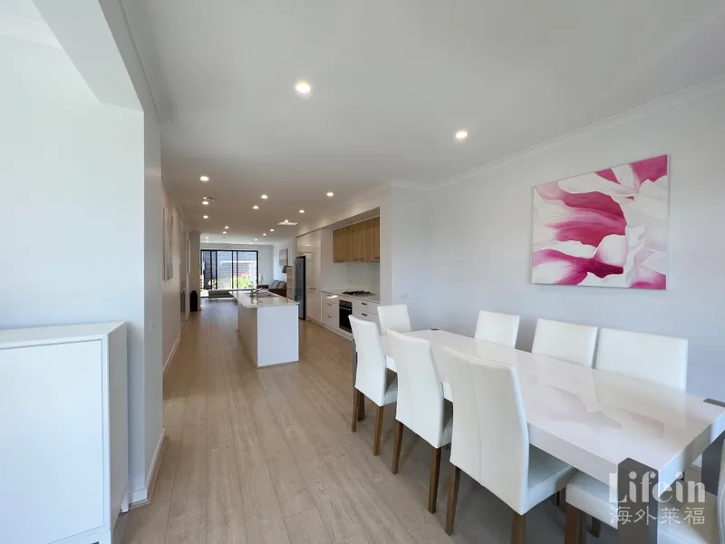 Brand 3 Bedrooms 2 Baths Townhouse in Coburg North