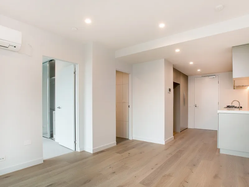 TOP RATE APARTMENT IN AWARD WINING BUILDING, WHITEGOODS INCL! *OPEN FOR INSPECTION MON TO FRI 10AM - 6PM & SAT BY APPOINTMENT.