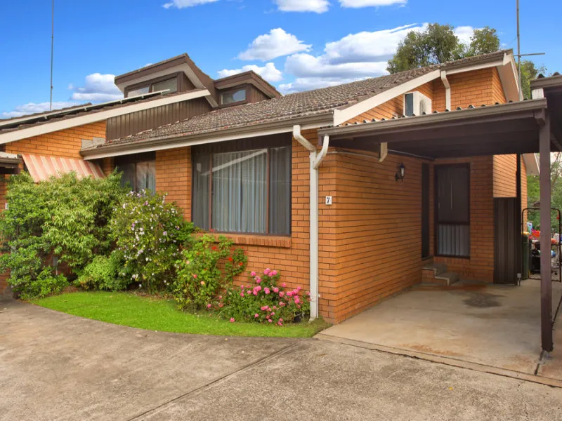 WELL PRESENTED TWO BEDROOM VILLA IN UNBEATABLE LOCATION