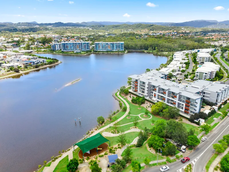 Varsity Waters Apartments - Top Location Great Investment Minutes to Bond Uni & Robina Town Centre LAKE LIVING Amazing Facilities