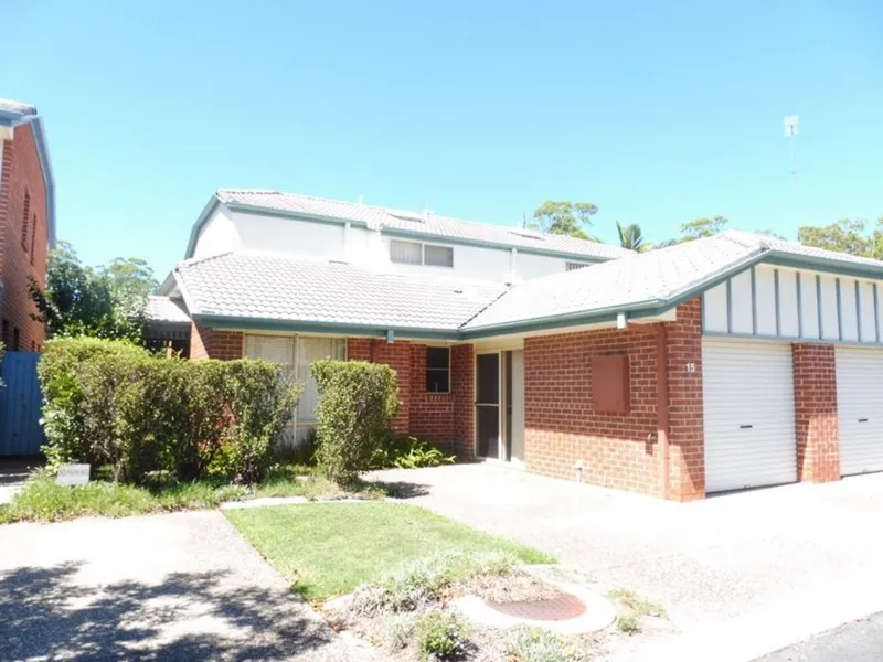 TOWNHOUSE IN QUIET AND BEAUTIFULLY MAINTAINED COMPLEX