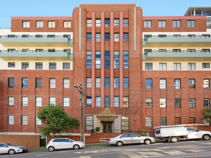Outstanding lifestyle prospect in secure building