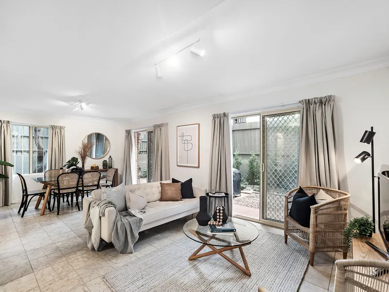 BOUTIQUE END ROW TOWNHOUSE WITH WRAPAROUND GARDEN