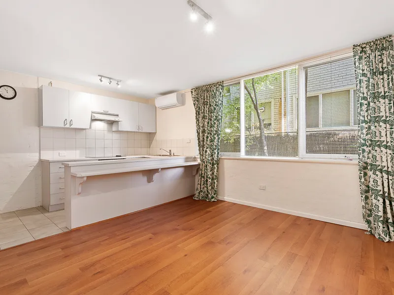 GROUND FLOOR CITY EDGE PERFECTION WITH A COURTYARD
