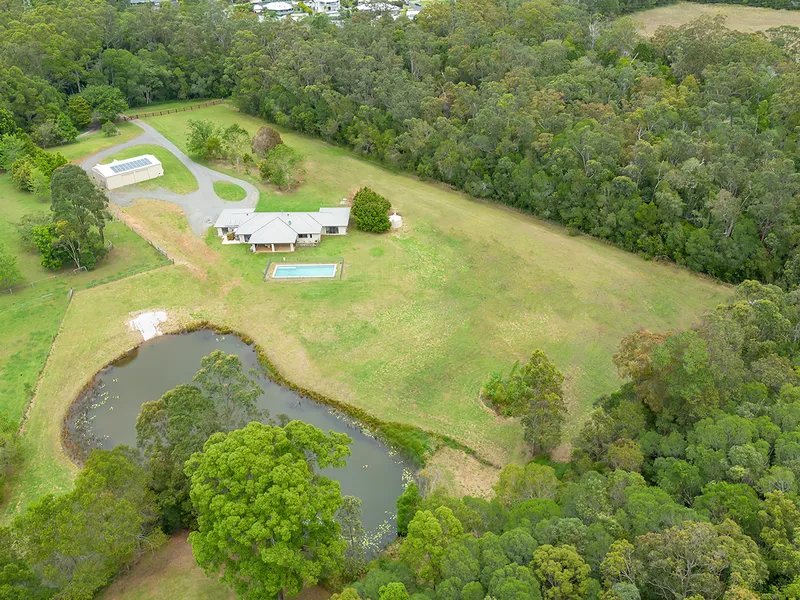 Spectacular 5 Acre Lifestyle Property