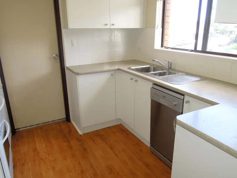 400m WALK TO REVESBY SHOPS AND STATION