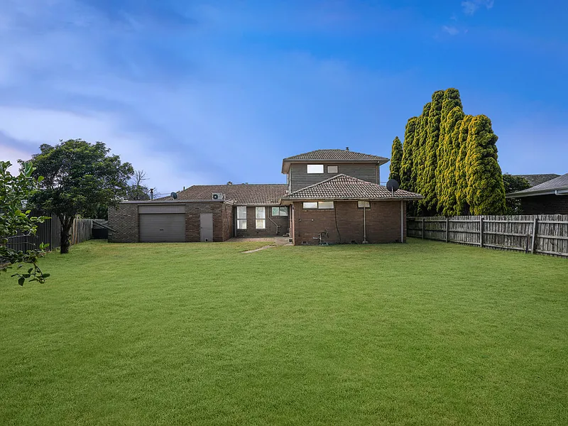 Endless Opportunities in a Spectacular Location $$