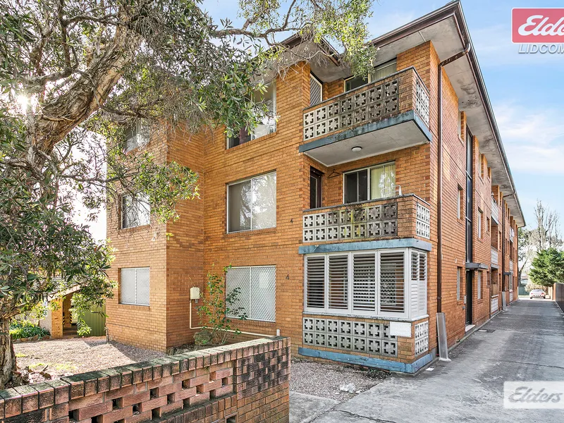 RENOVATED 2 BEDDROOMS GROUND FLOOR APARTMENT, CLOSE TO LIDCOMBE SHOPS, STATIONS AND SCHOOLS