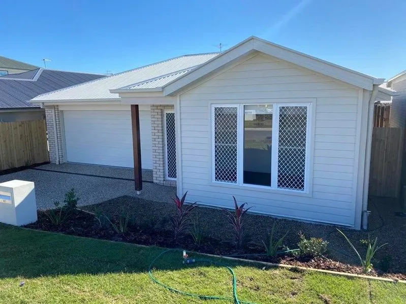 Lovely 4 Bedroom Home Close To all Amenities