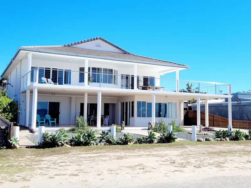 Beachfront Luxury in Paradise 