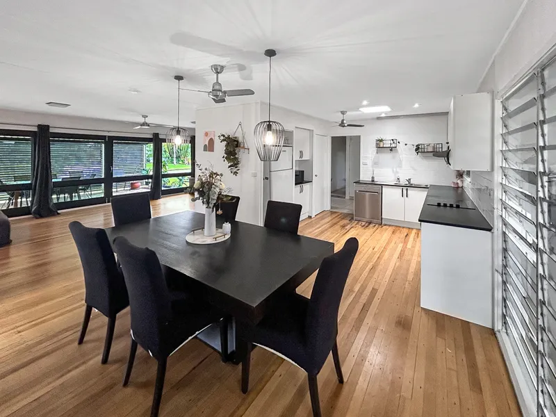 Large Low Set Family Home in Family Friendly Location