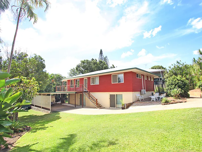 Beautifully Presented Large Family Home, Fully Fenced on a Huge Block in a Great Location!!