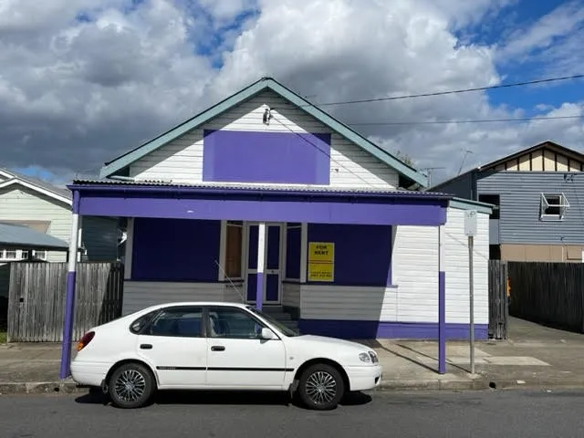 Newly Renovated 4-Bedroom House in Taringa