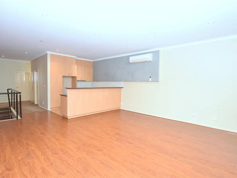 UNFURNISHED Large townhouse in the CBD!