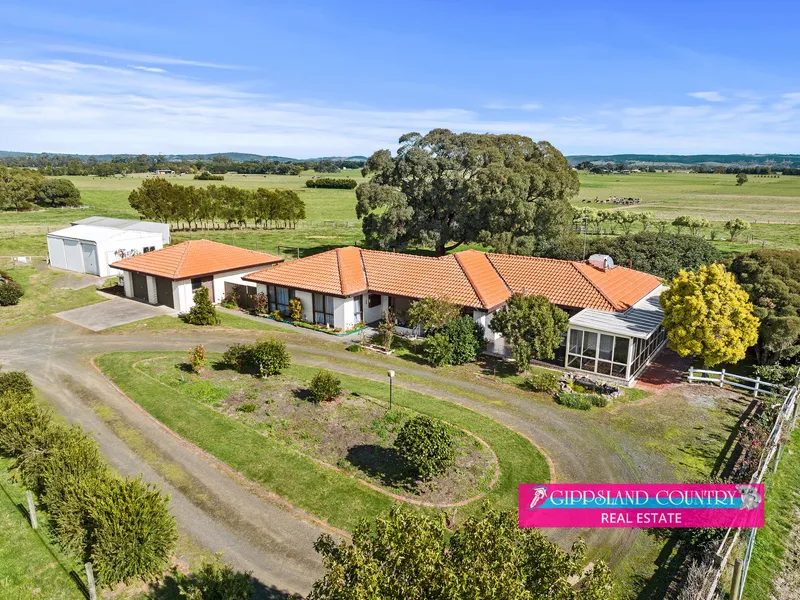 10.9 FERTILE ACRES, SPRAWLING 3 BEDROOM HOME, EXCELLENT SHEDDING. SUITED TO HORSES, HOOFS OR HEIFERS. OR WHATEVER YOU LIKE!