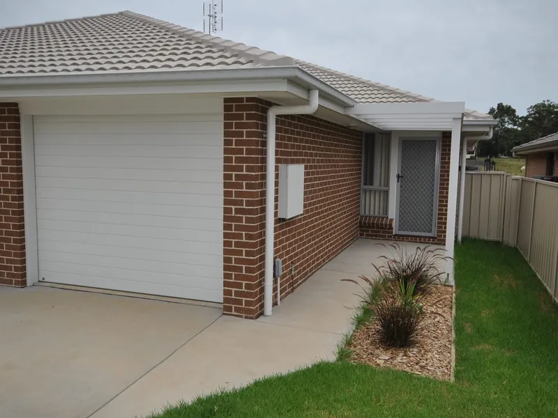 2 Bedroom Duplex Home With Enclosed Rear Yard