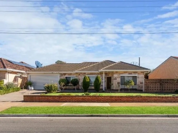 Attractive, well positioned Family Home with Rumpus room.