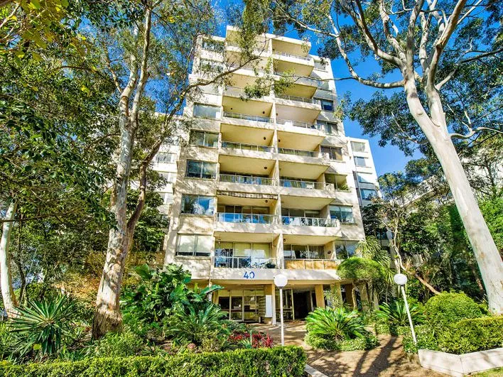 Large Two Bedroom Apartment with Aircon Plus Lock up Garage!