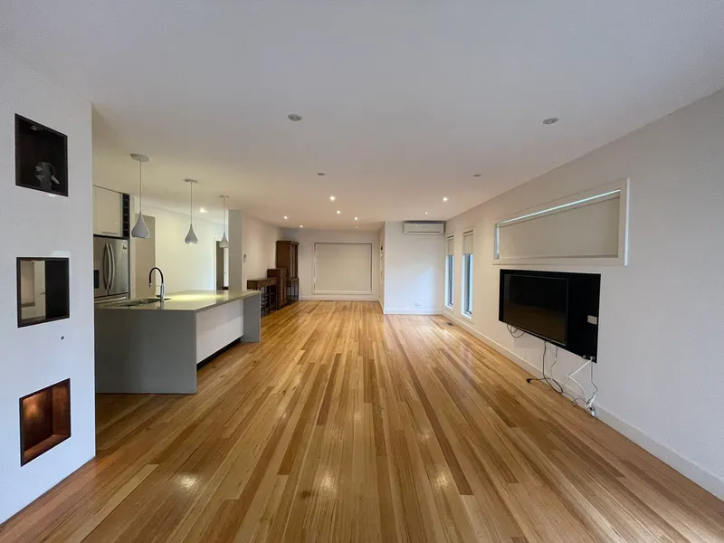 Beautiful House with 5 bedrooms and renovated bathroom！