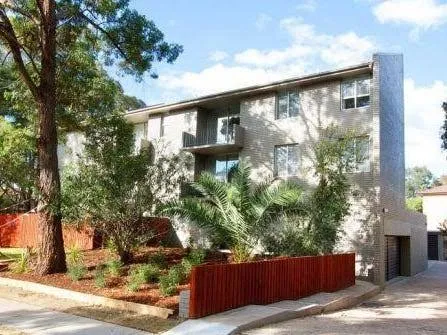 Modern 2 Bed Unit. Close to Stockland Mall and Station