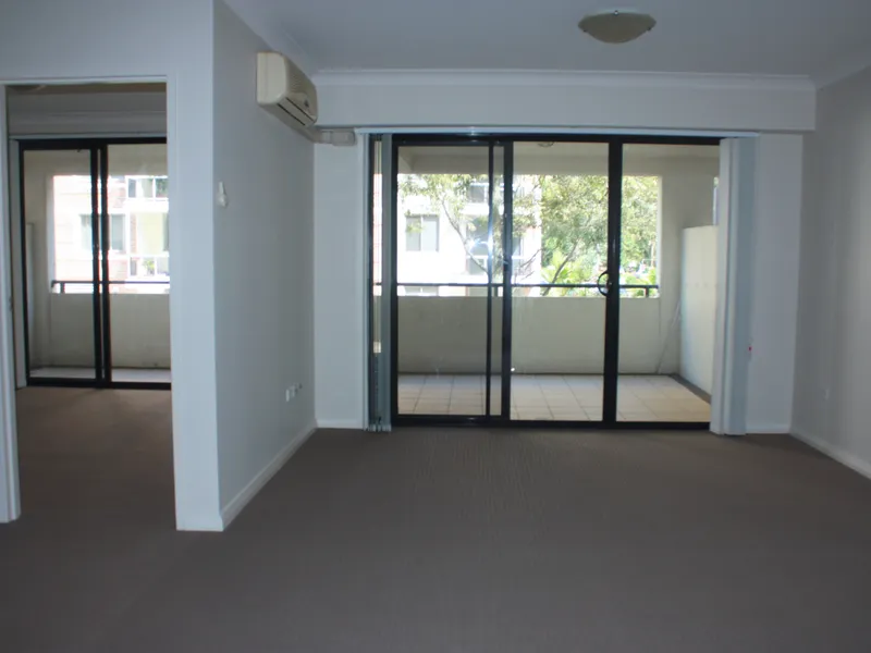 Light & Bright One bedroom Apartment W/ Swimming pool & Car Park