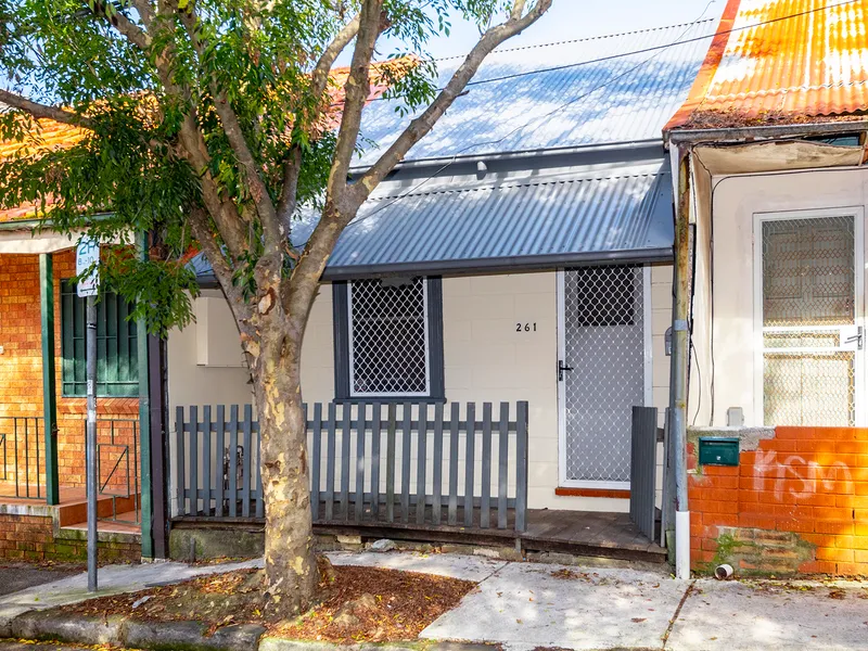 Well presented two bedroom terrace in Newtown