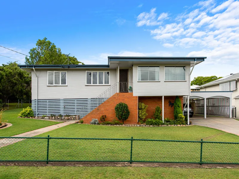 KING OF OXLEY HILL WITH 28M FRONTAGE