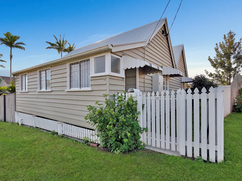 Beautiful Character Home in Sadliers Crossing..
