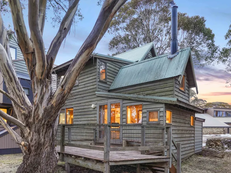 BACKS ONTO NATURE RESERVE