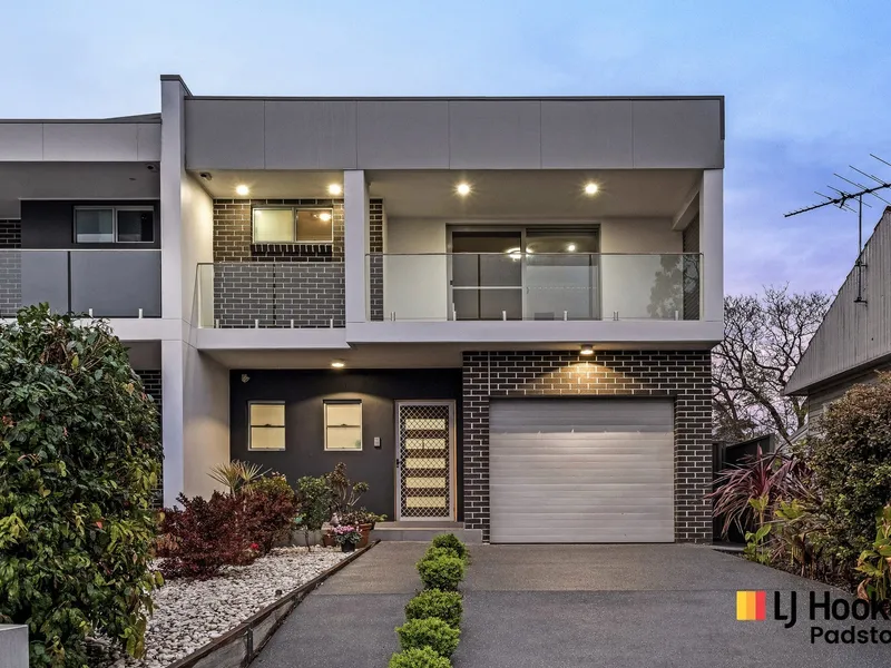 Ultra-Modern Living – Minutes To Station