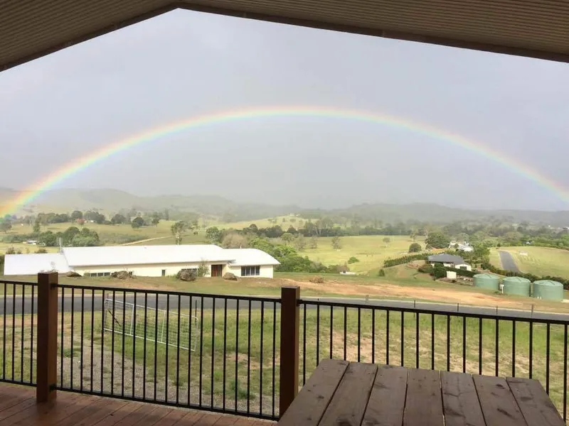 Tree-change lifestyle- Peace and quiet, with fantastic views Kilcoy/Woodford