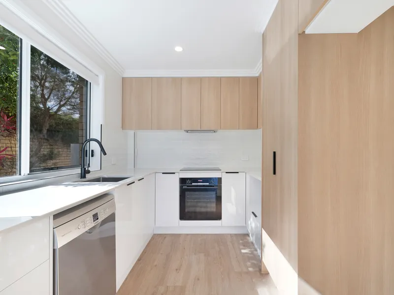 Stylish First Floor Apartment on Wide Water