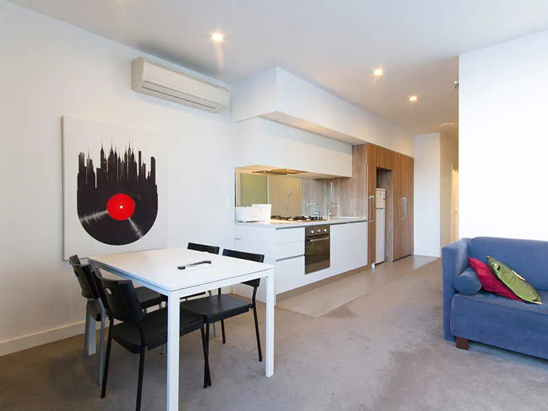 Unfurnished 2 Bedroom Apartment at VOGUE apartment located at the Heart of South Yarra- $425 per week only!