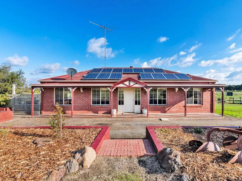 Country Living (Approx.) 4232m2