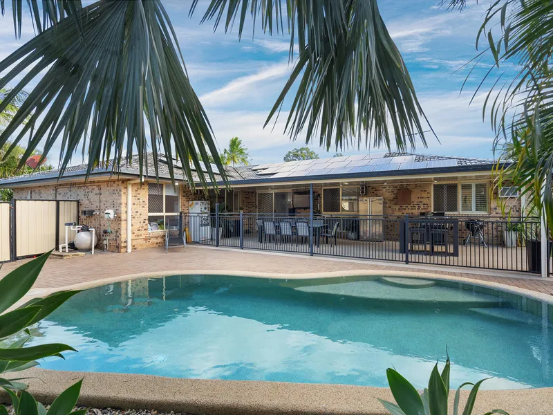 SIX BED DREAM HOME WITH POOL, SHED AND SIDE ACCESS EXCEEDS MARK OF LIFESTYLE AND LOCATION!