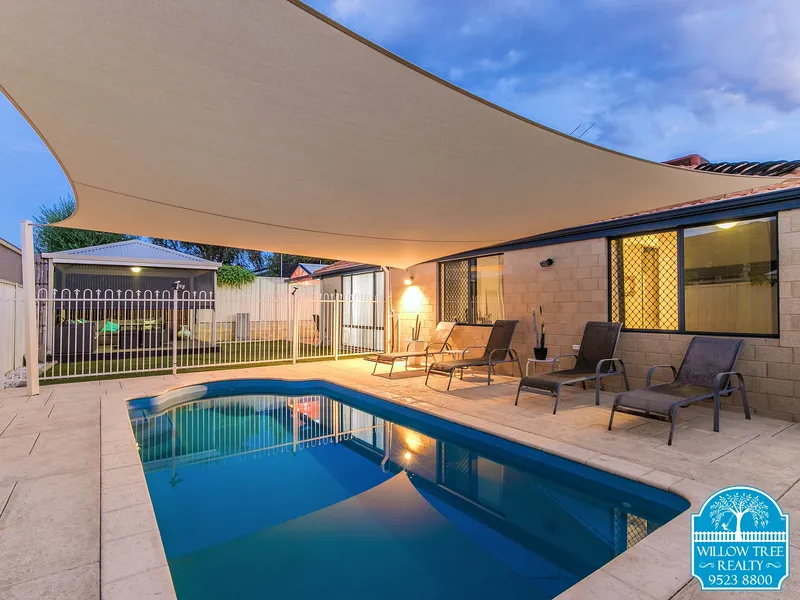 SPLISH SPLASH IN SETTLERS HILLS!   UNDER OFFER BY JANETTE ABBOTT!