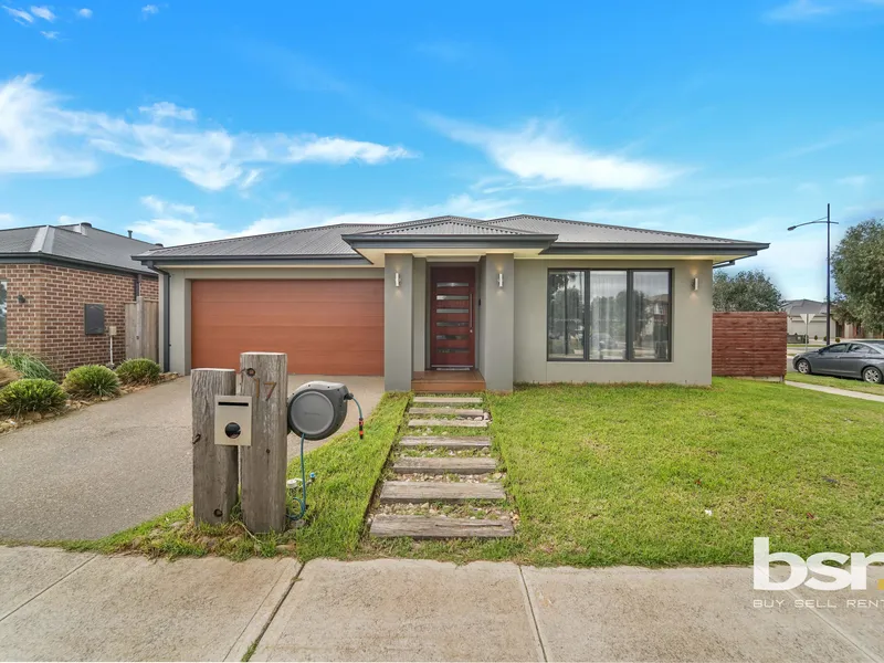 Stunning Home Opposite Picturesque parkland!