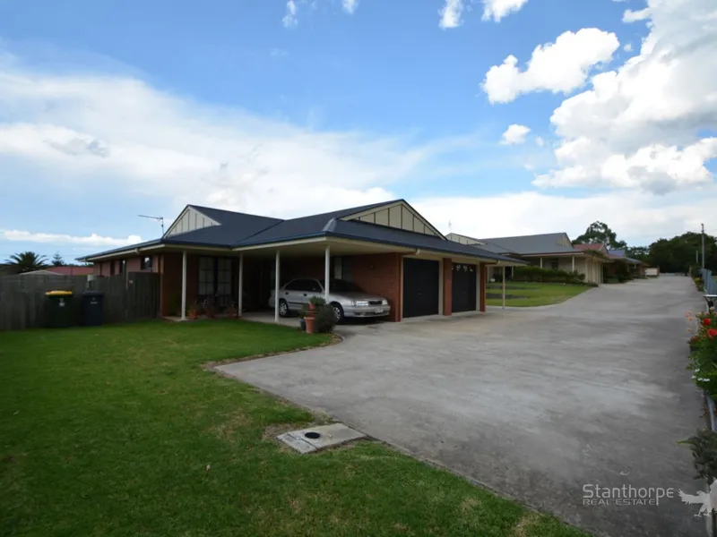 STANTHORPE – VERY ATTRACTIVE AND COMFORTABLE 3 BEDROOM DUPLEX IN WELL MAINTAINED SMALL COMPLEX