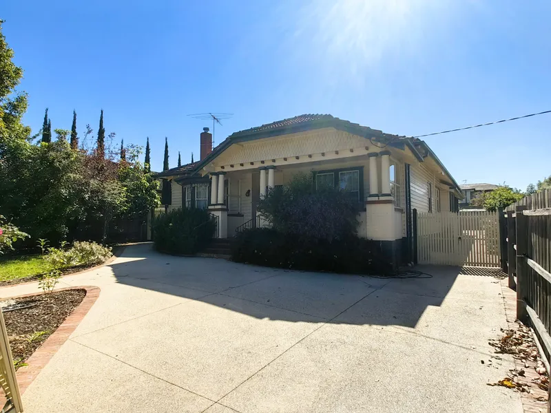 COZY FIVE-BEDROOM HOUSE CLOSE TO MCKINNON SECONDARY