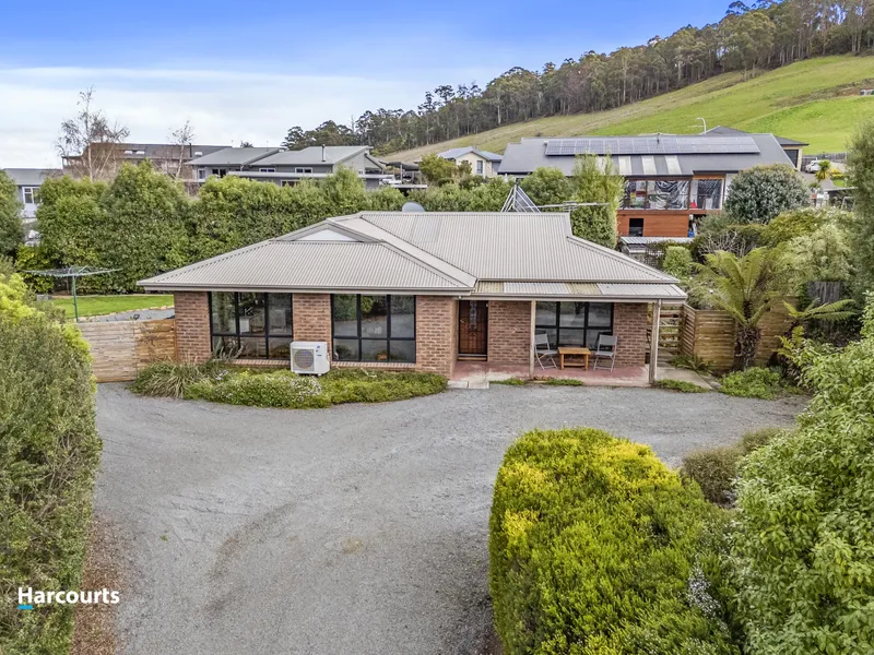 Your Private Oasis in the Heart of Huonville