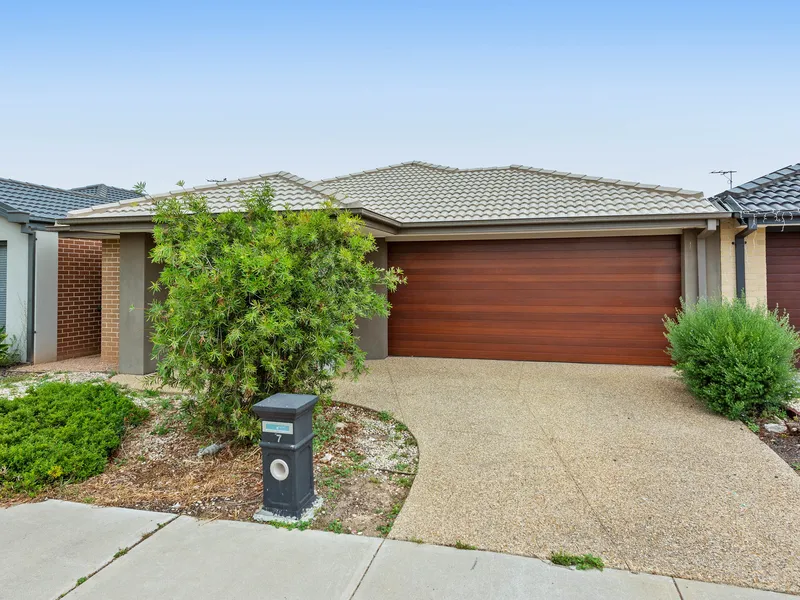 Great Opportunity For Family Living Or Investment